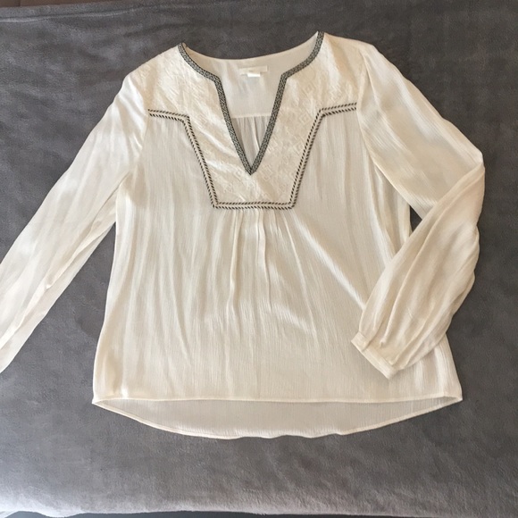 H&M Tops - White flowy tunic top with pattern